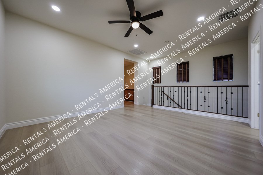 Beautiful 3 Bedroom, 2.5 Bath Two-Story Home in Chandler property image