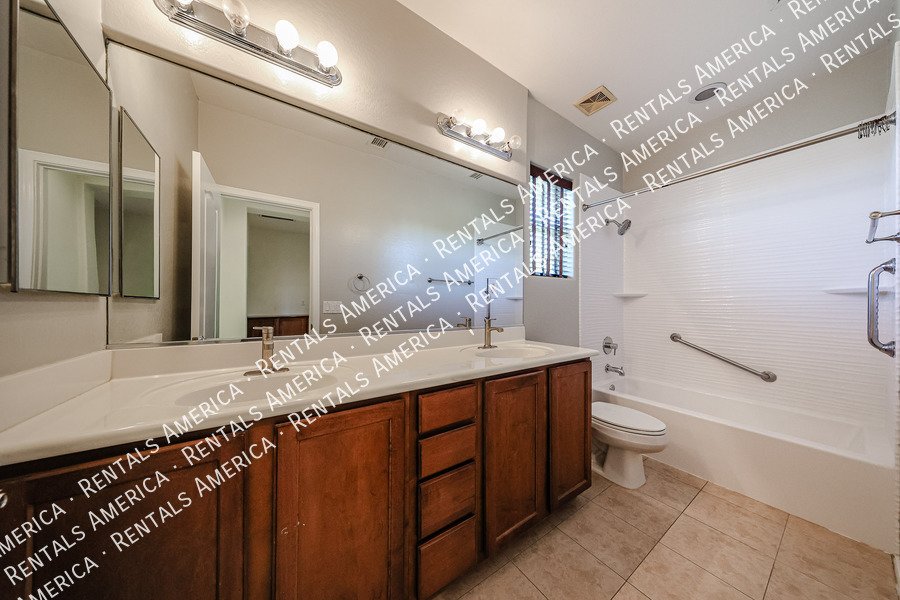 Beautiful 3 Bedroom, 2.5 Bath Two-Story Home in Chandler property image