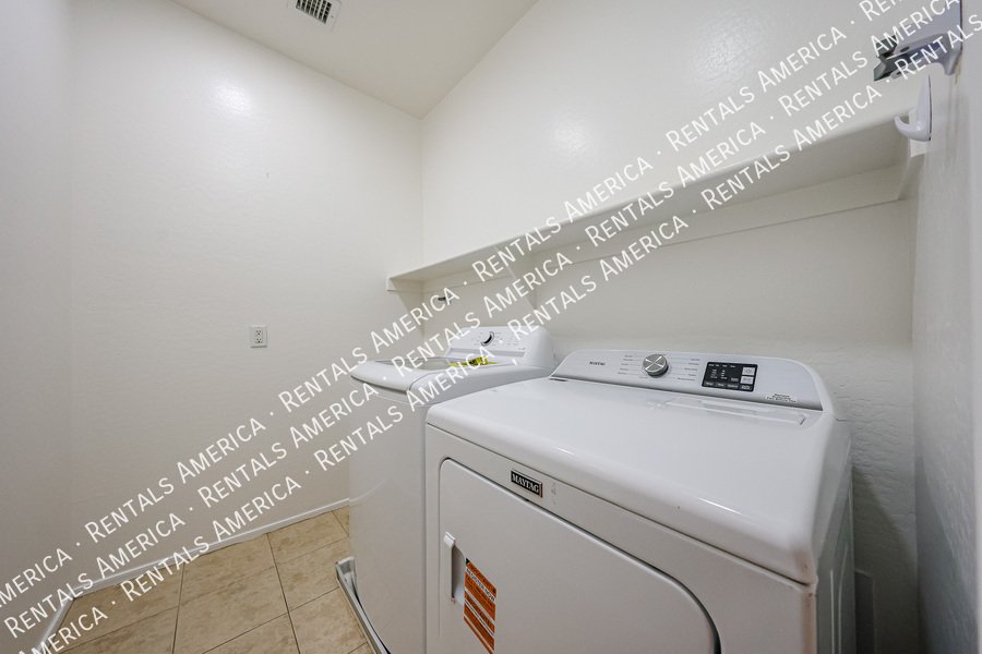 Beautiful 3 Bedroom, 2.5 Bath Two-Story Home in Chandler property image