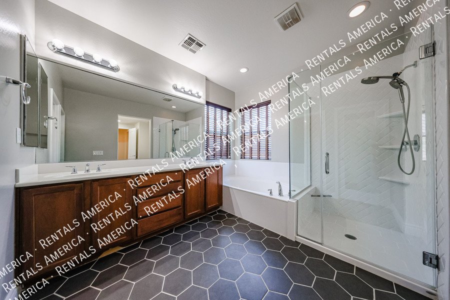 Beautiful 3 Bedroom, 2.5 Bath Two-Story Home in Chandler property image