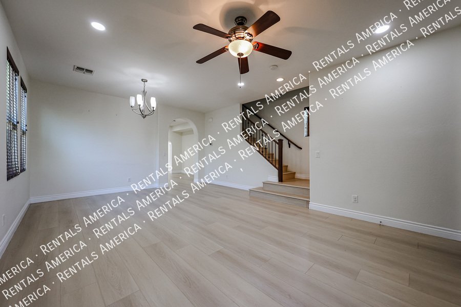 Beautiful 3 Bedroom, 2.5 Bath Two-Story Home in Chandler property image
