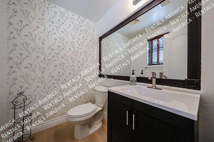 Beautiful 3 Bedroom, 2.5 Bath Two-Story Home in Chandler property image