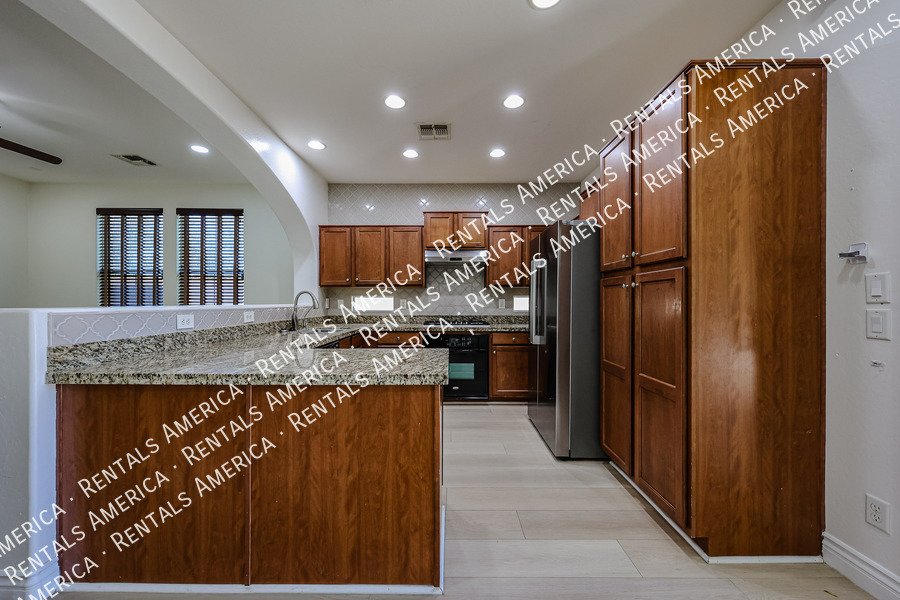 Beautiful 3 Bedroom, 2.5 Bath Two-Story Home in Chandler property image