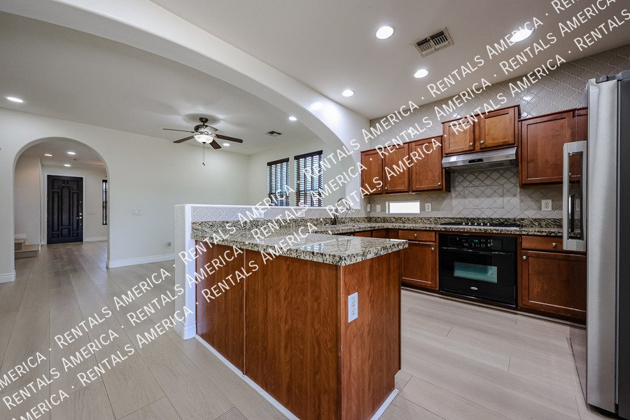 Beautiful 3 Bedroom, 2.5 Bath Two-Story Home in Chandler property image