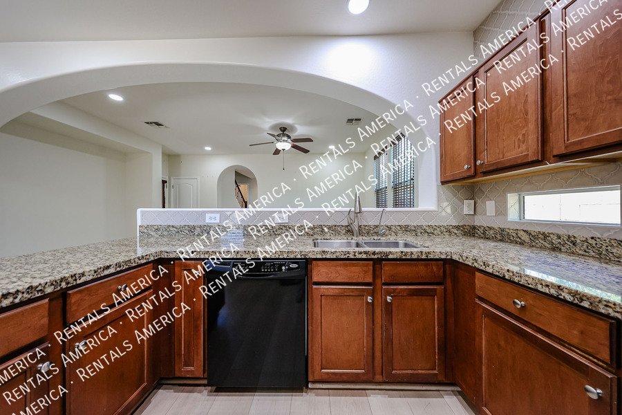 Beautiful 3 Bedroom, 2.5 Bath Two-Story Home in Chandler property image