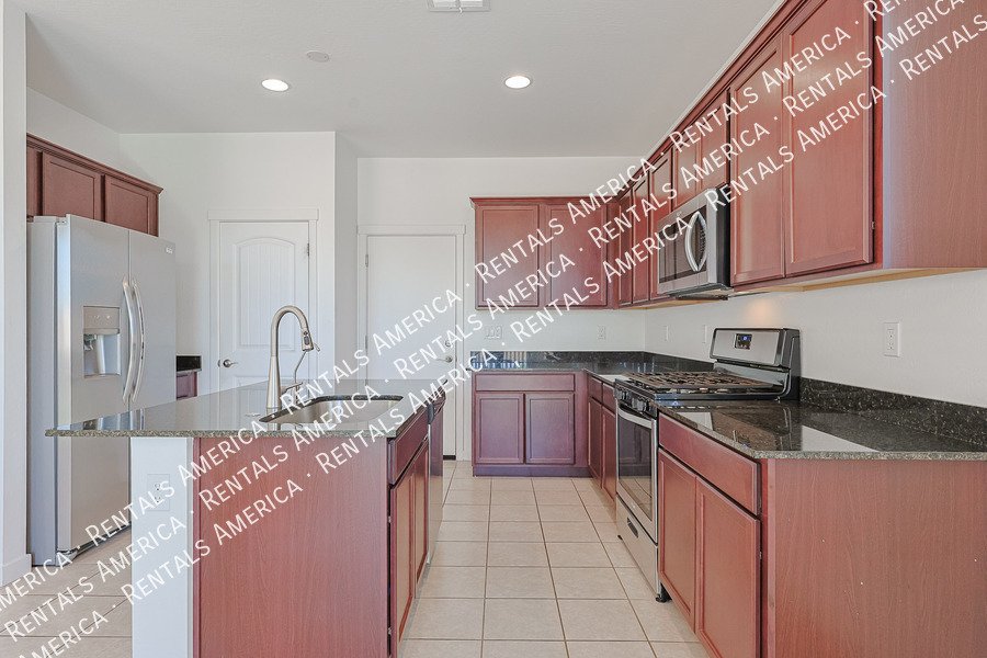 4 bedroom 2.5 bath in Glendale property image