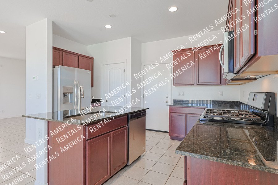 4 bedroom 2.5 bath in Glendale property image