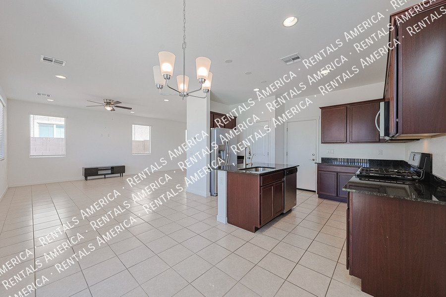 4 bedroom 2.5 bath in Glendale property image