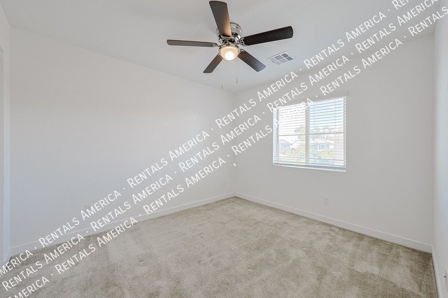 4 bedroom 2.5 bath in Glendale property image
