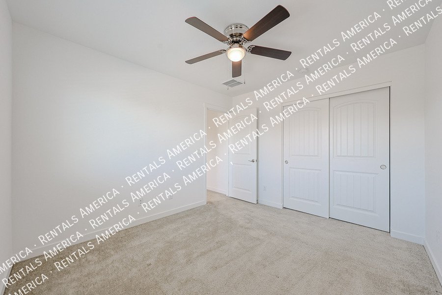 4 bedroom 2.5 bath in Glendale property image