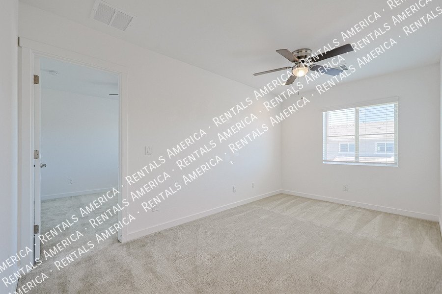 4 bedroom 2.5 bath in Glendale property image