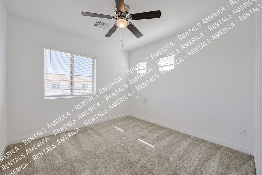 4 bedroom 2.5 bath in Glendale property image