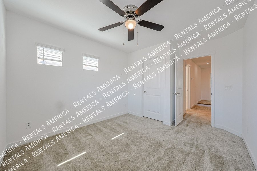4 bedroom 2.5 bath in Glendale property image
