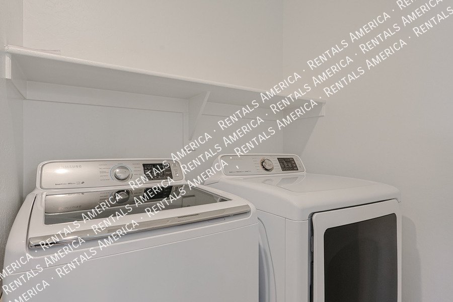 4 bedroom 2.5 bath in Glendale property image