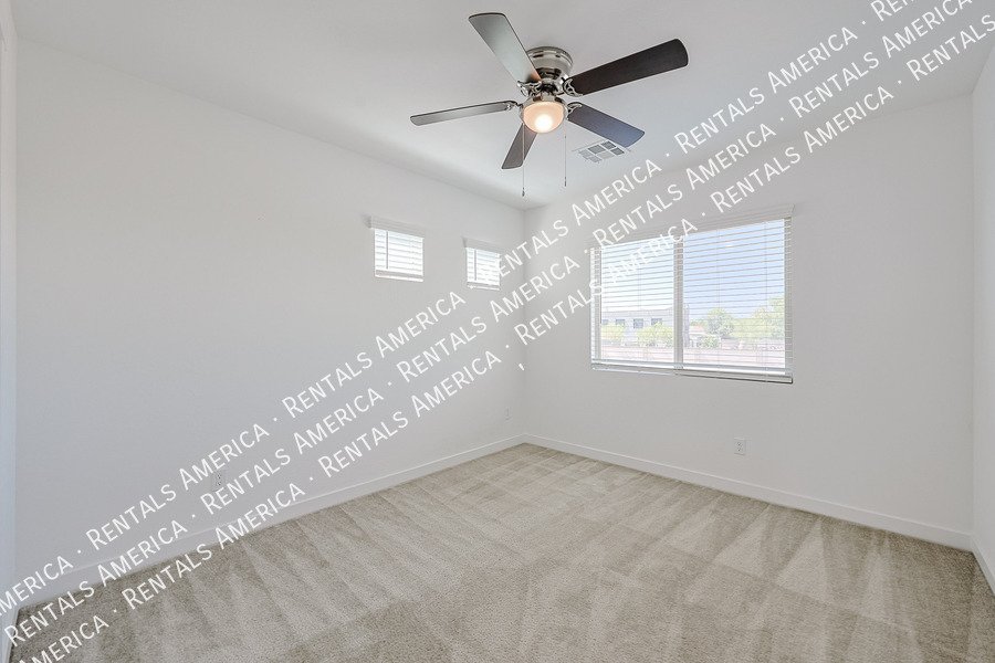 4 bedroom 2.5 bath in Glendale property image
