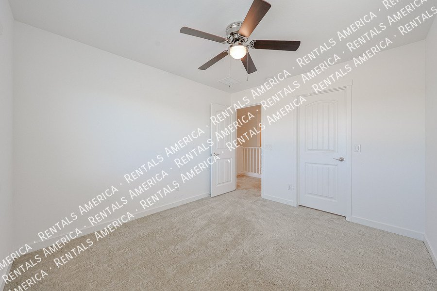 4 bedroom 2.5 bath in Glendale property image