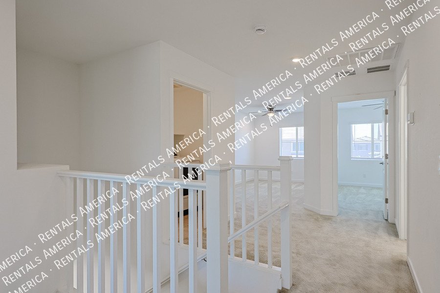 4 bedroom 2.5 bath in Glendale property image