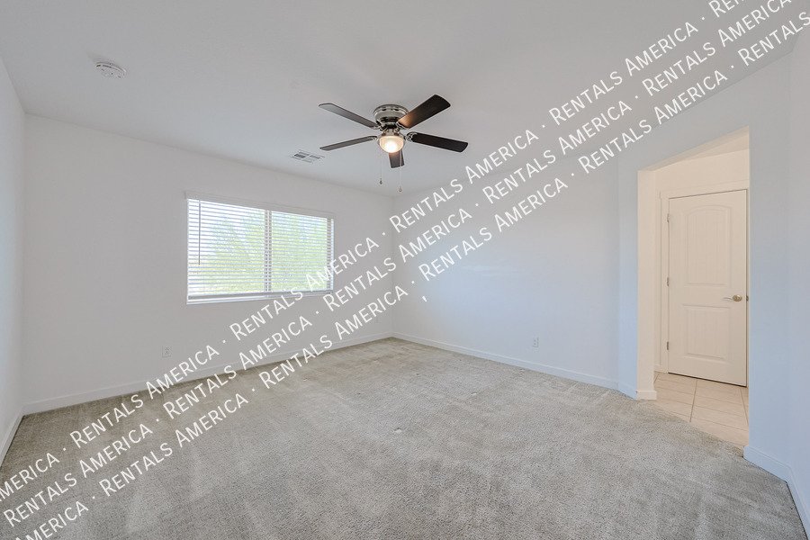 4 bedroom 2.5 bath in Glendale property image