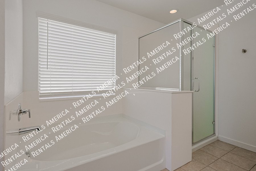 4 bedroom 2.5 bath in Glendale property image