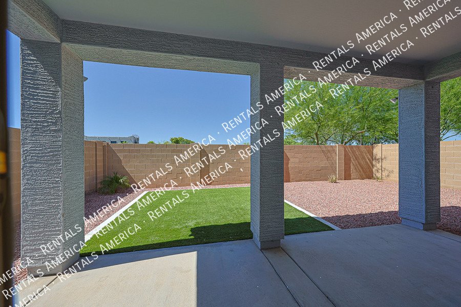 4 bedroom 2.5 bath in Glendale property image