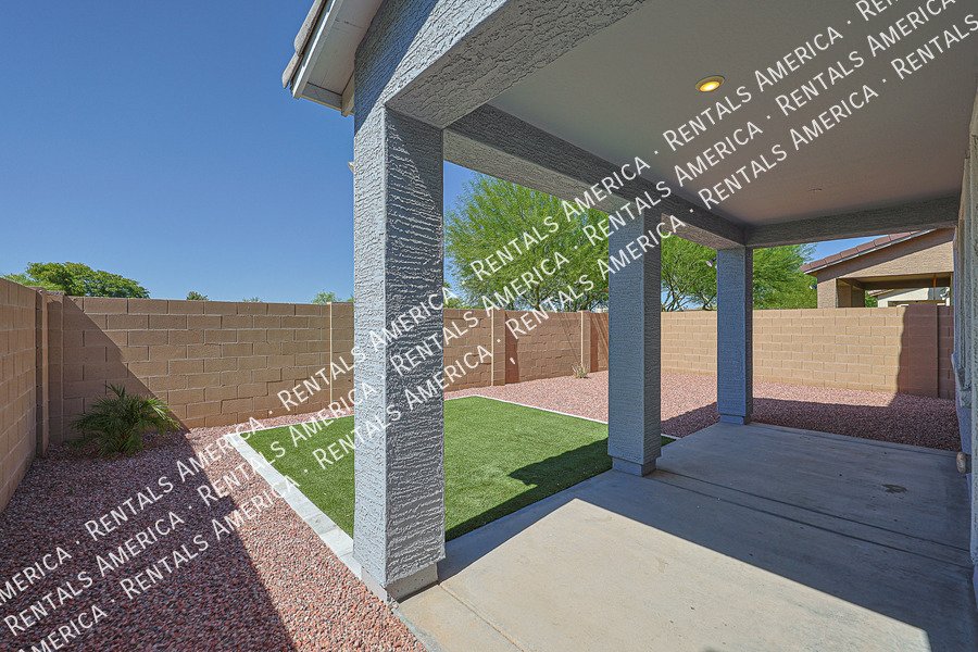 4 bedroom 2.5 bath in Glendale property image