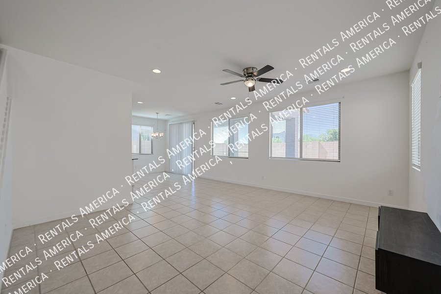 4 bedroom 2.5 bath in Glendale property image