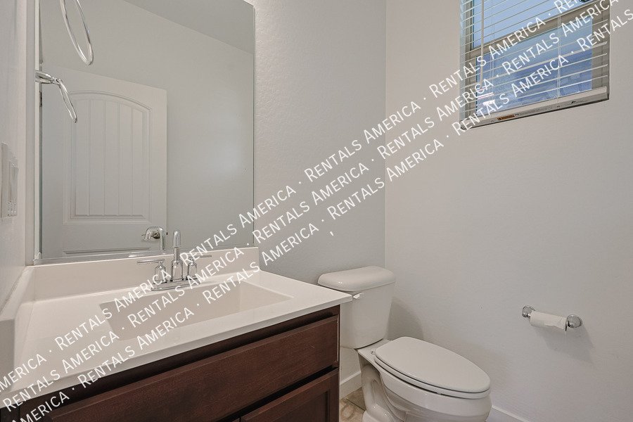 4 bedroom 2.5 bath in Glendale property image