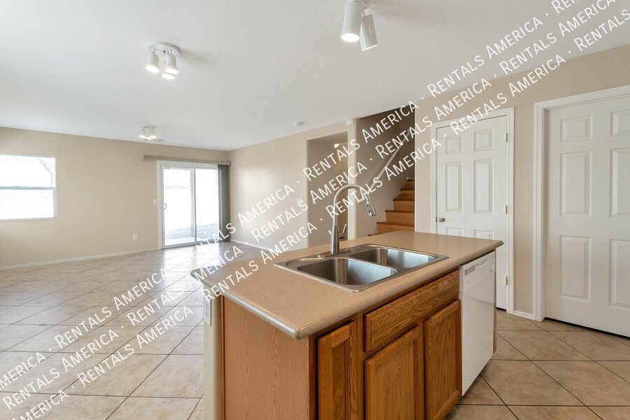 Beautiful 4 bdrm in San Tan Valley! property image