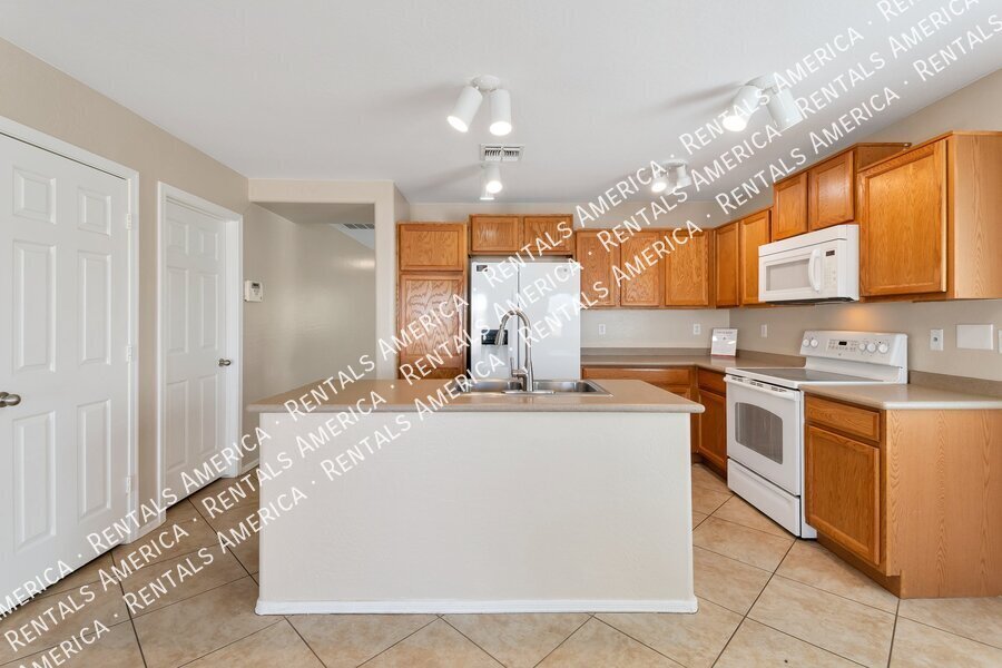 Beautiful 4 bdrm in San Tan Valley! property image