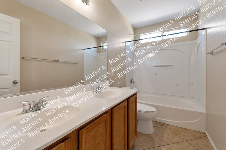 Beautiful 4 bdrm in San Tan Valley! property image