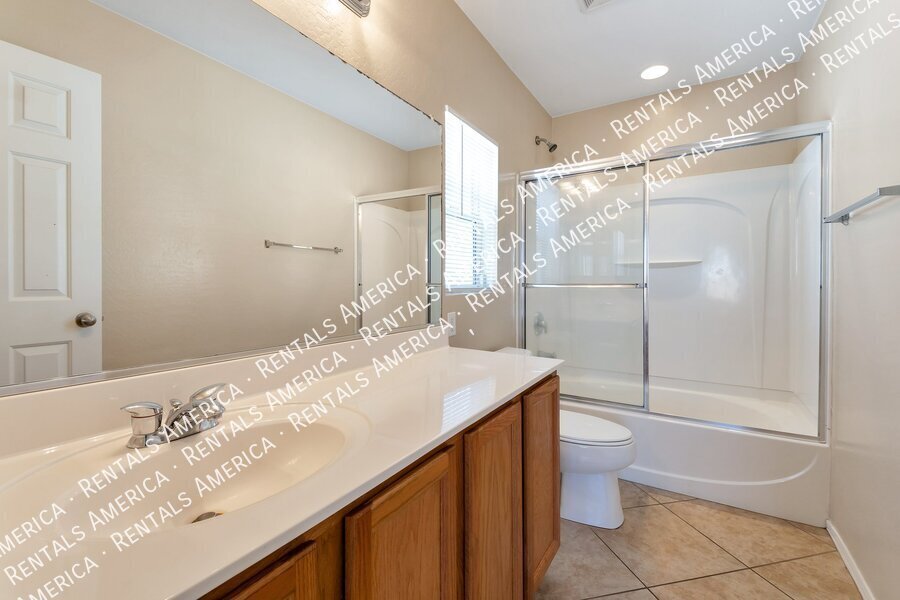 Beautiful 4 bdrm in San Tan Valley! property image