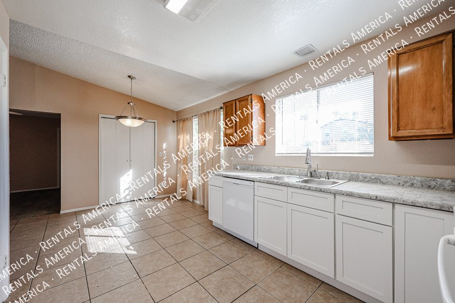 Stunning 3-Bedroom Single-Family Home for Rent ? Move-In Ready! property image