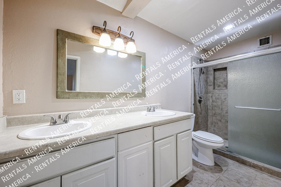 Stunning 3-Bedroom Single-Family Home for Rent ? Move-In Ready! property image