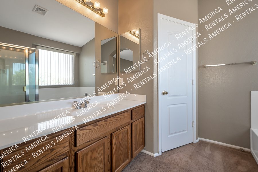 Move In Ready- 3 Bedroom 2.5 Bath, Large Loft property image
