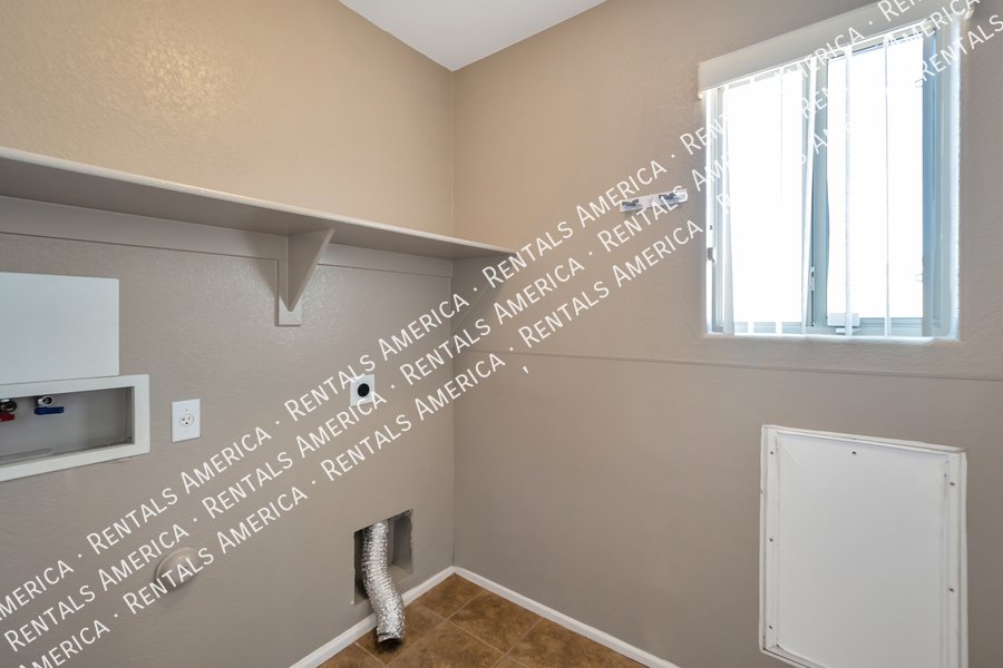 Move In Ready- 3 Bedroom 2.5 Bath, Large Loft property image