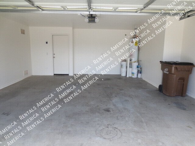 Move In Ready- 3 Bedroom 2.5 Bath, Large Loft property image